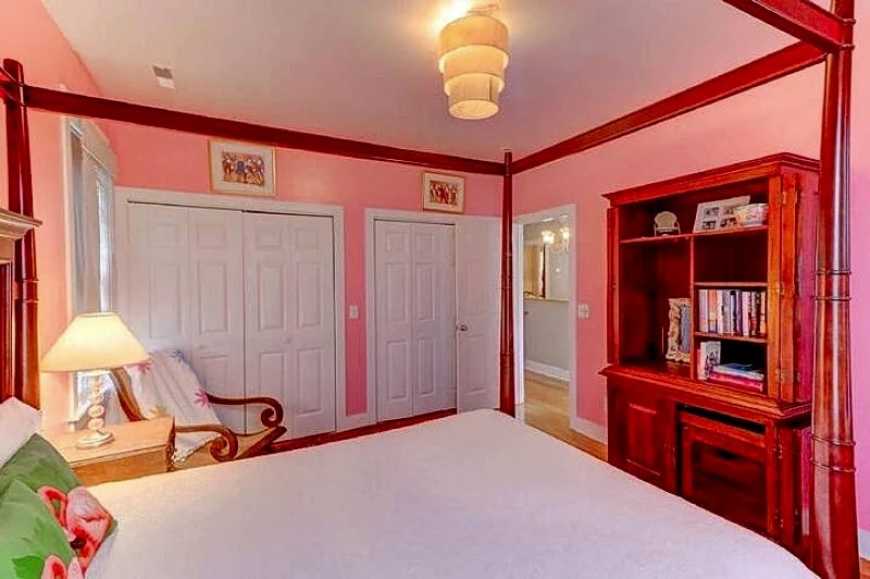 In Chambers- Private Salt Water Pool! Close to Downtown Folly Beach in Folly Beach, South Carolina, United States — photo 4