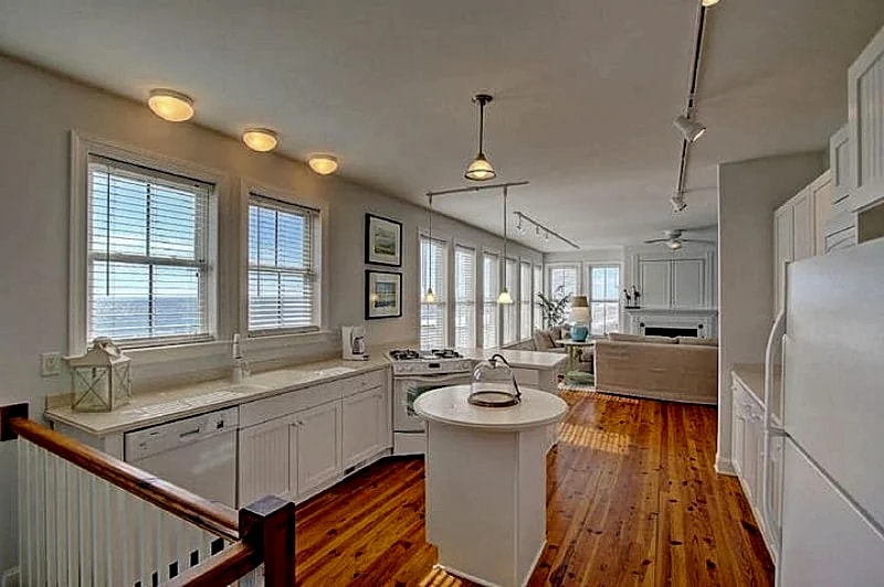 Bliss 2- Premier Folly Beach! Oceanfront w/Rooftop Deck & Event Home. Private Beach Access in Folly Beach, South Carolina, United States — photo 5