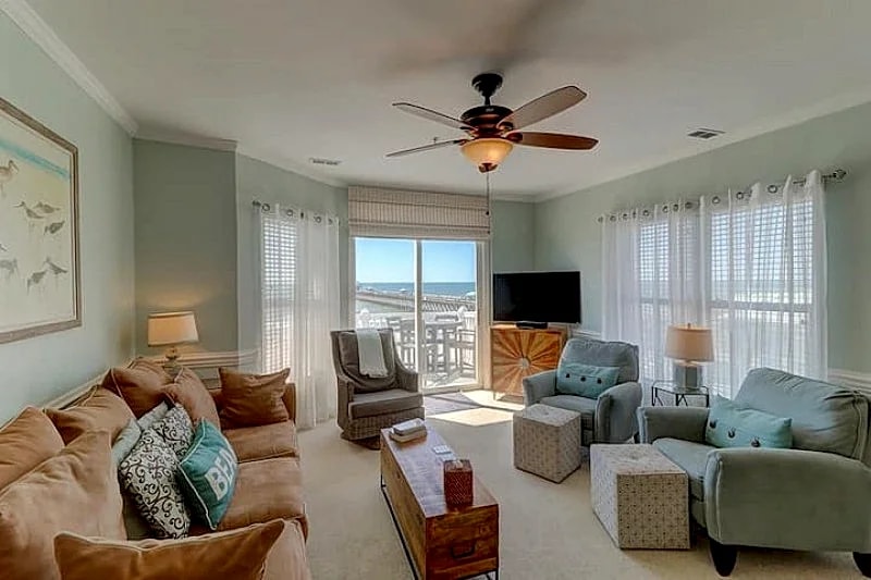 Seaside Villa 302- Top Floor Oceanfront Condo - View of Folly Beach Pier! in Folly Beach, South Carolina, United States — photo 3