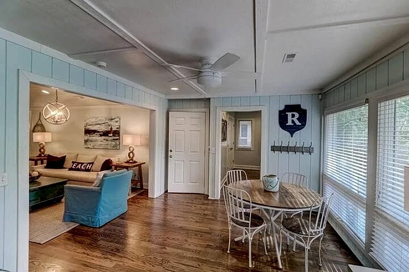 Completely renovated cottage! Elevator! Center of Resort in Isle Of Palms, South Carolina, United States — photo 5