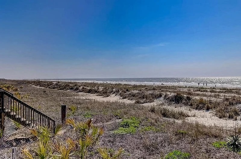 Changes In Latitudes- Renovated & Only 2.5 Blocks to Shops & Restaurants in Folly Beach, South Carolina, United States — photo 4
