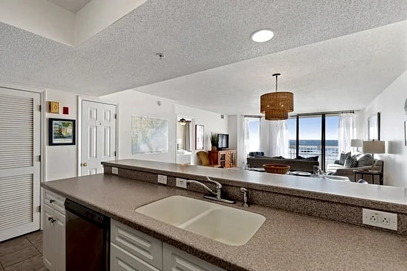 Charleston Oceanfront Villa 114 - By The Sea- Oceanfront Condo - Walk To Shops & Restaurants in Folly Beach, South Carolina, United States — photo 5