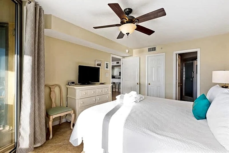 Charleston Oceanfront Villa 114 - By The Sea- Oceanfront Condo - Walk To Shops & Restaurants in Folly Beach, South Carolina, United States — photo 2