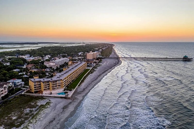 Charleston Oceanfront Villa 114 - By The Sea- Oceanfront Condo - Walk To Shops & Restaurants in Folly Beach, South Carolina, United States — photo 4
