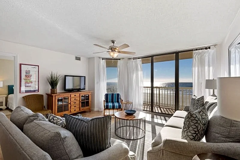 Charleston Oceanfront Villa 114 - By The Sea- Oceanfront Condo - Walk To Shops & Restaurants