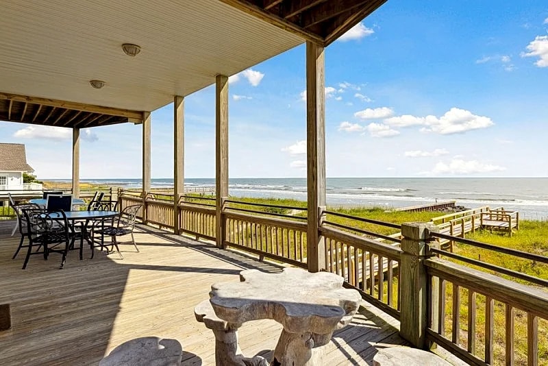 Large Oceanfront Home - Multiple Ocean View Decks & 2 Living Areas in Folly Beach, South Carolina, United States — photo 4