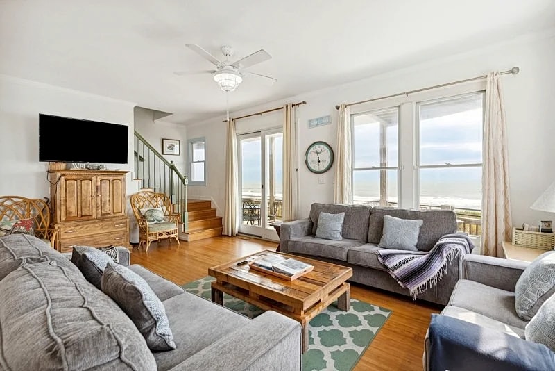 Large Oceanfront Home - Multiple Ocean View Decks & 2 Living Areas in Folly Beach, South Carolina, United States — photo 2