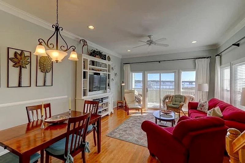 120 Waters Edge - River Rest- Charleston Charm w/community pool access, easy walk to beach, 2 blocks from Center St.