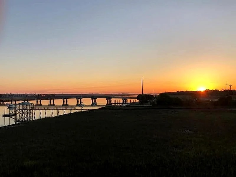 120 Waters Edge - River Rest- Charleston Charm w/community pool access, easy walk to beach, 2 blocks from Center St. in Folly Beach, South Carolina, United States — photo 4