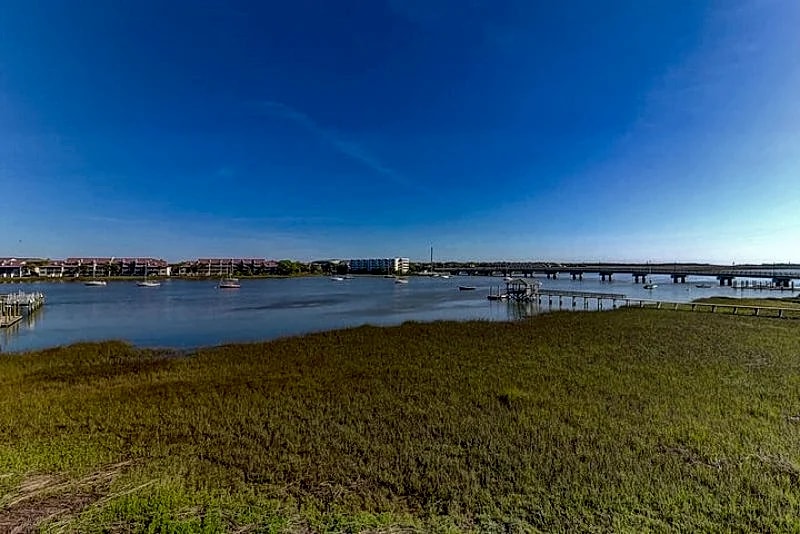 120 Waters Edge - River Rest- Charleston Charm w/community pool access, easy walk to beach, 2 blocks from Center St. in Folly Beach, South Carolina, United States — photo 5
