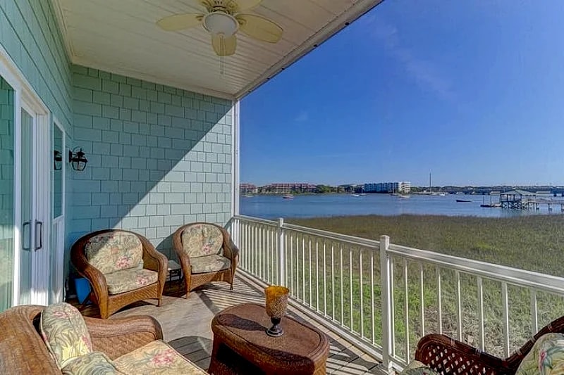 120 Waters Edge - River Rest- Charleston Charm w/community pool access, easy walk to beach, 2 blocks from Center St. in Folly Beach, South Carolina, United States — photo 3