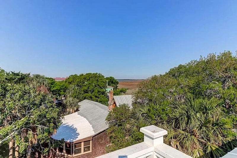 1004 Mariner's - Fin & Tonic- Luxurious River View Home with Rooftop Deck in Folly Beach, South Carolina, United States — photo 4