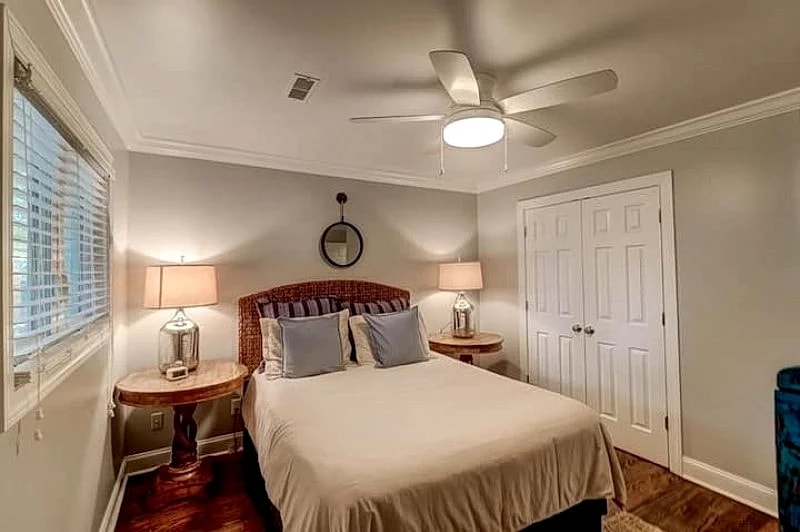 Completely renovated cottage! Elevator! Center of Resort in Isle Of Palms, South Carolina, United States — photo 4