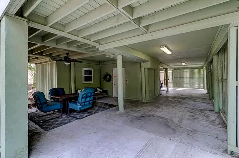 Completely renovated cottage! Elevator! Center of Resort in Isle Of Palms, South Carolina, United States — photo 5