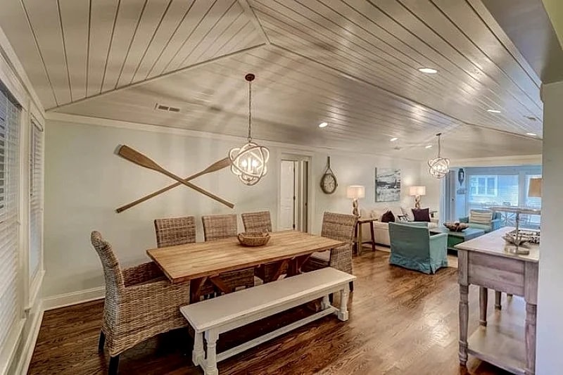 Completely renovated cottage! Elevator! Center of Resort in Isle Of Palms, South Carolina, United States — photo 3