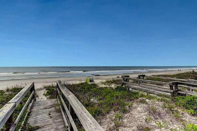 BeachZilla- Oceanfront Pet Friendly! Screen Porch with Dining Area in Folly Beach, South Carolina, United States — photo 2