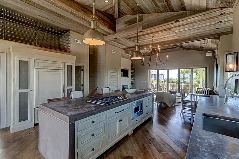 Modern Beach House with 360 Degree Views of Ocean & Intracoastal Waterway. Private Pool, Elevator, Roof Top Deck. in Isle Of Palms, South Carolina, United States — photo 5