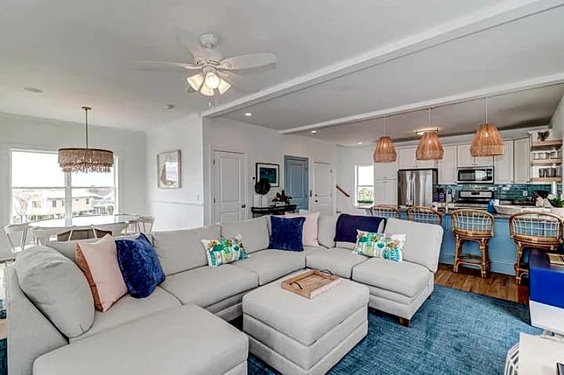4 Summer Place- Ocean Front With Beautiful Panoramic Views! in Folly Beach, South Carolina, United States — photo 4