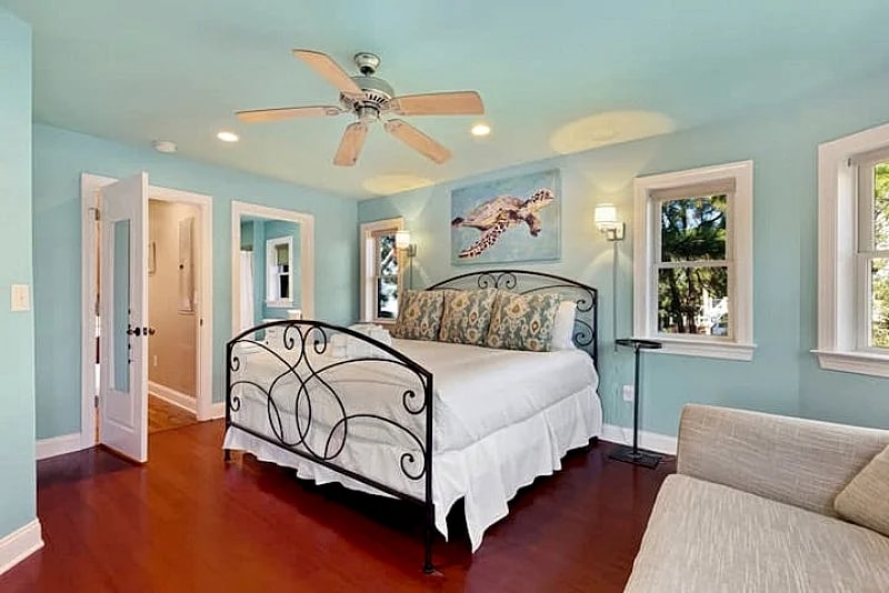Sweet Carolina- Private Pool, Luxury Accommodations! Short Walk to Beach in Folly Beach, South Carolina, United States — photo 5