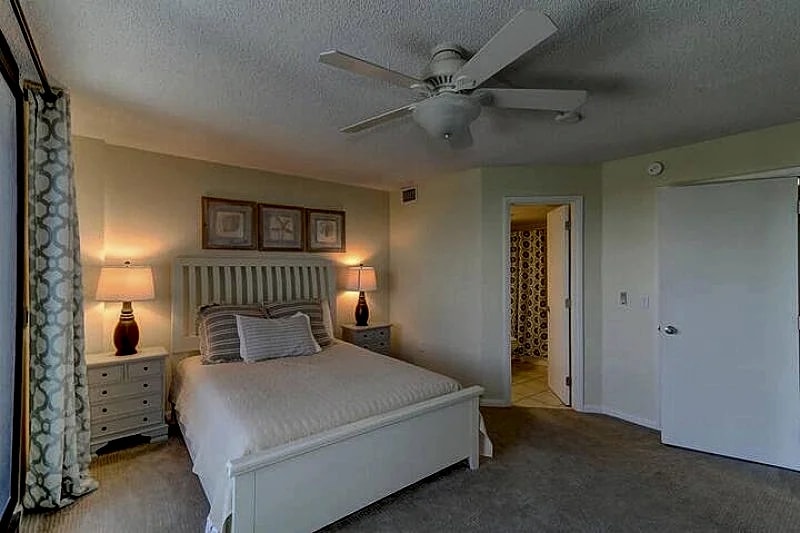 Amazing Penthouse Ocean Front overlooking Pool! $250 Vayk Gear Credit! in Isle Of Palms, South Carolina, United States — photo 4
