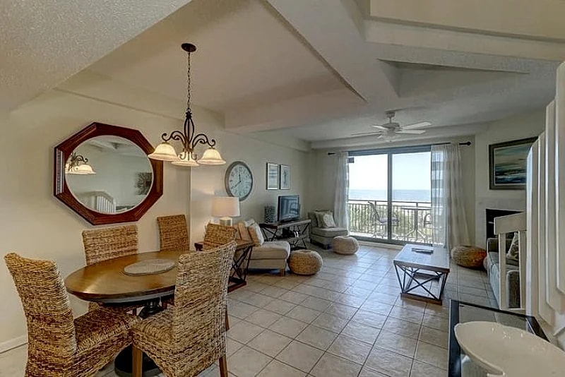 Amazing Penthouse Ocean Front overlooking Pool! $250 Vayk Gear Credit! in Isle Of Palms, South Carolina, United States — photo 2