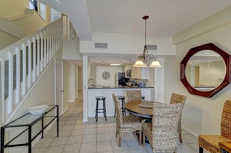 Amazing Penthouse Ocean Front overlooking Pool! $250 Vayk Gear Credit! in Isle Of Palms, South Carolina, United States — photo 5