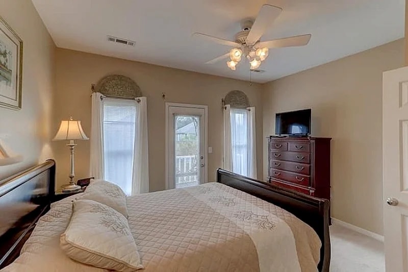 Charming Beach Cottage with Lagoon views in Wild Dunes - Close to Beach & Pool in Isle Of Palms, South Carolina, United States — photo 2