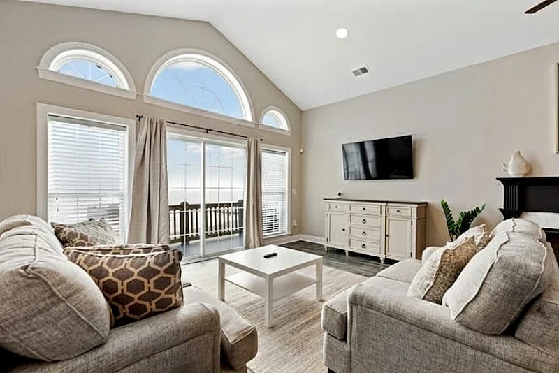 Slow M'Ocean - Private home directly on beach with wrap around porch! in Folly Beach, South Carolina, United States — photo 3