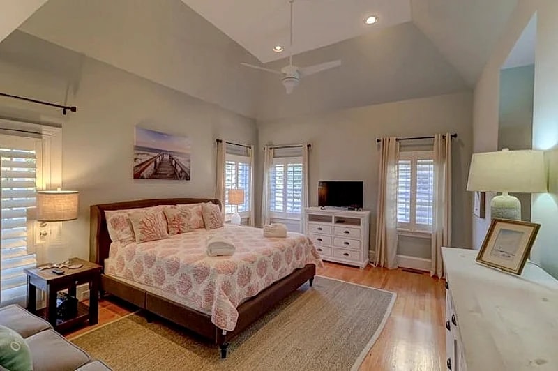 $250 Vayk Gear Credit! Classic Family Beach House in Isle Of Palms, South Carolina, United States — photo 2