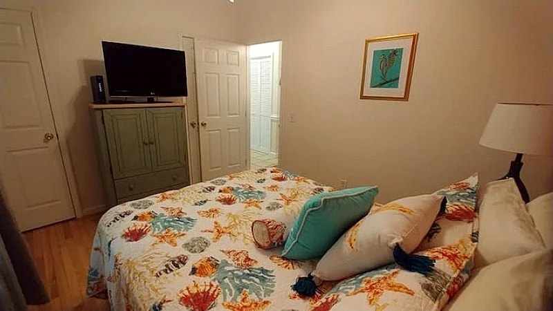 Seaside Villa 101- Oceanfront Condo! Great Beach Access and Stunning Views! in Folly Beach, South Carolina, United States — photo 3