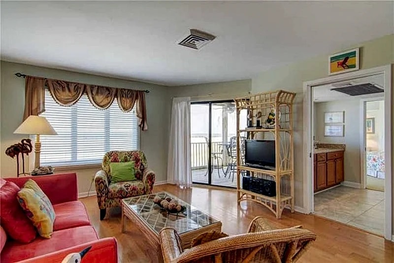 Direct Beachfront. Incredible Oceanfront Views! Elevator Access. in Isle Of Palms, South Carolina, United States — photo 4