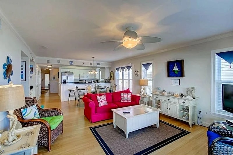 Luxury Oceanfront Condo: 4 bedroom, 4 bathroom, steps to beach & pool in Isle of Palms, South Carolina, United States — photo 2