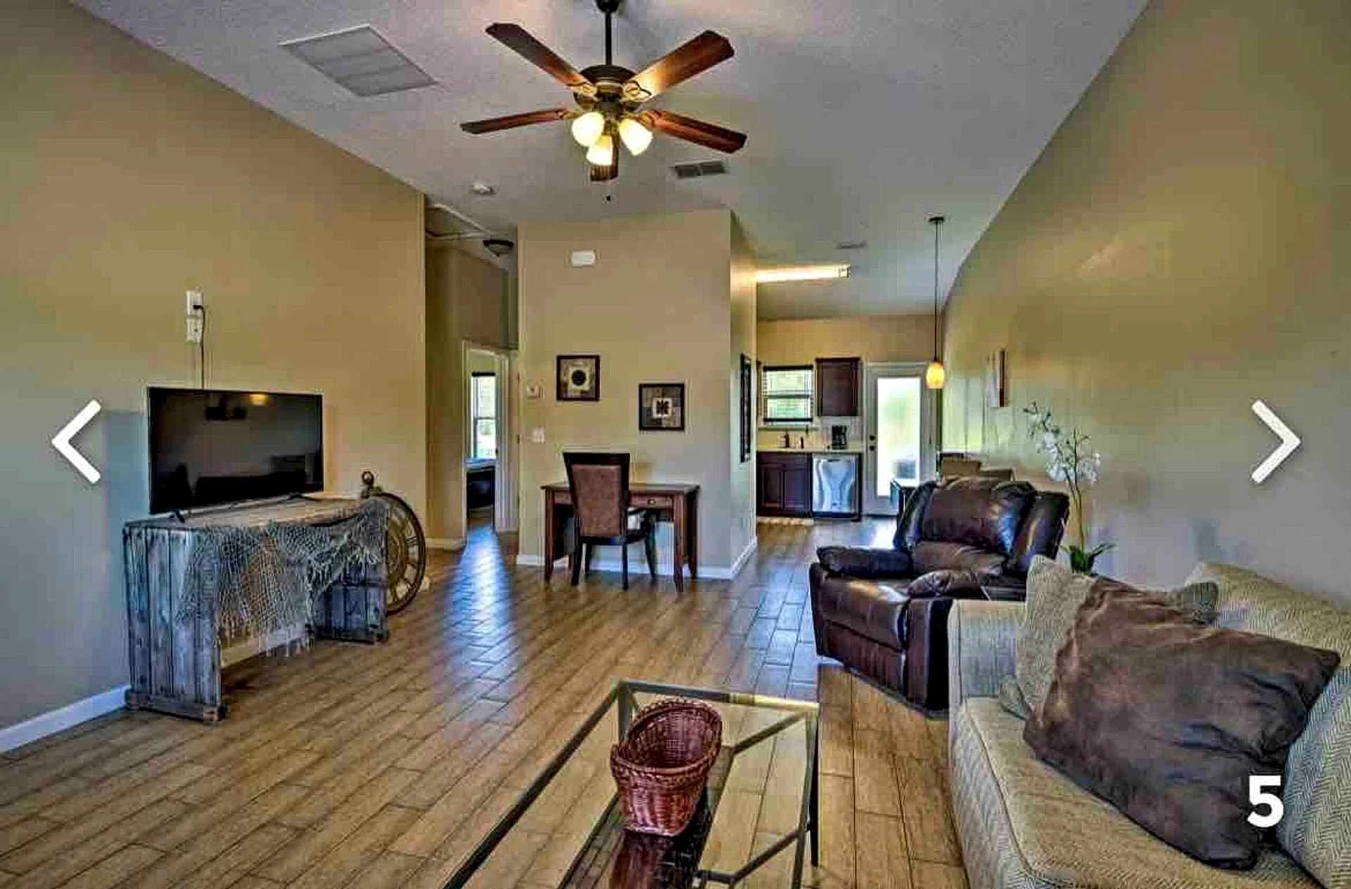 106A Blue 🏝 Retreat Overlooking Pond! in Palatka, Florida, United States — photo 4