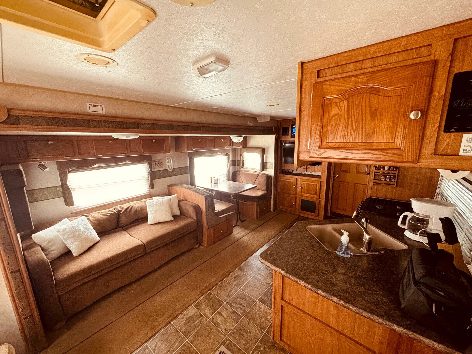 Delightful RV Nice Area 1 Bedroom Sleeps 2 in Palatka, Florida, United States — photo 5