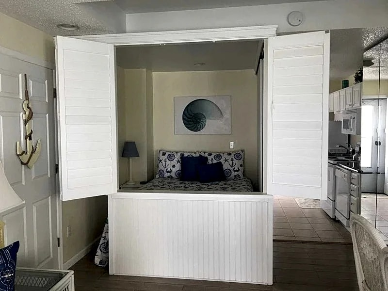 Ocean View Studio Condo, Steps from the Beach, Balcony, Linens, Paper Goods, Beach Items - Unit 1 in Ocean City, Maryland, United States — photo 3