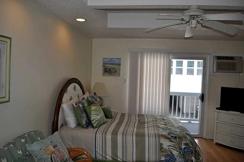 Ocean Block Condo, Steps from the Beach, Balcony, Linens, Paper Goods, Beach Items - UNIT 3 in Ocean City, Maryland, United States — photo 2