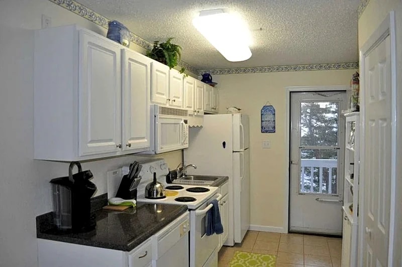 Ocean Block Condo, Steps from the Beach, Balcony, Linens, Paper Goods, Beach Items - UNIT 6 in Ocean City, Maryland, United States — photo 3