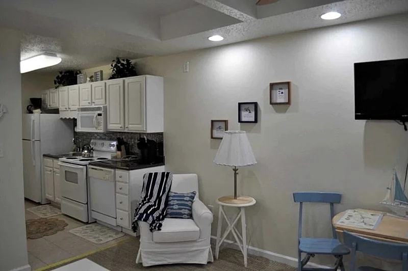 Ocean Block Condo, Steps from the Beach, Balcony, Linens, Paper Goods, Beach Items - UNIT 9 in Ocean City, Maryland, United States — photo 2