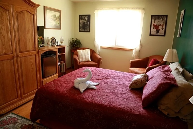Jade Room | A Garden Stroll Bed & Breakfast in Stratford, Ontario, Canada — photo 5