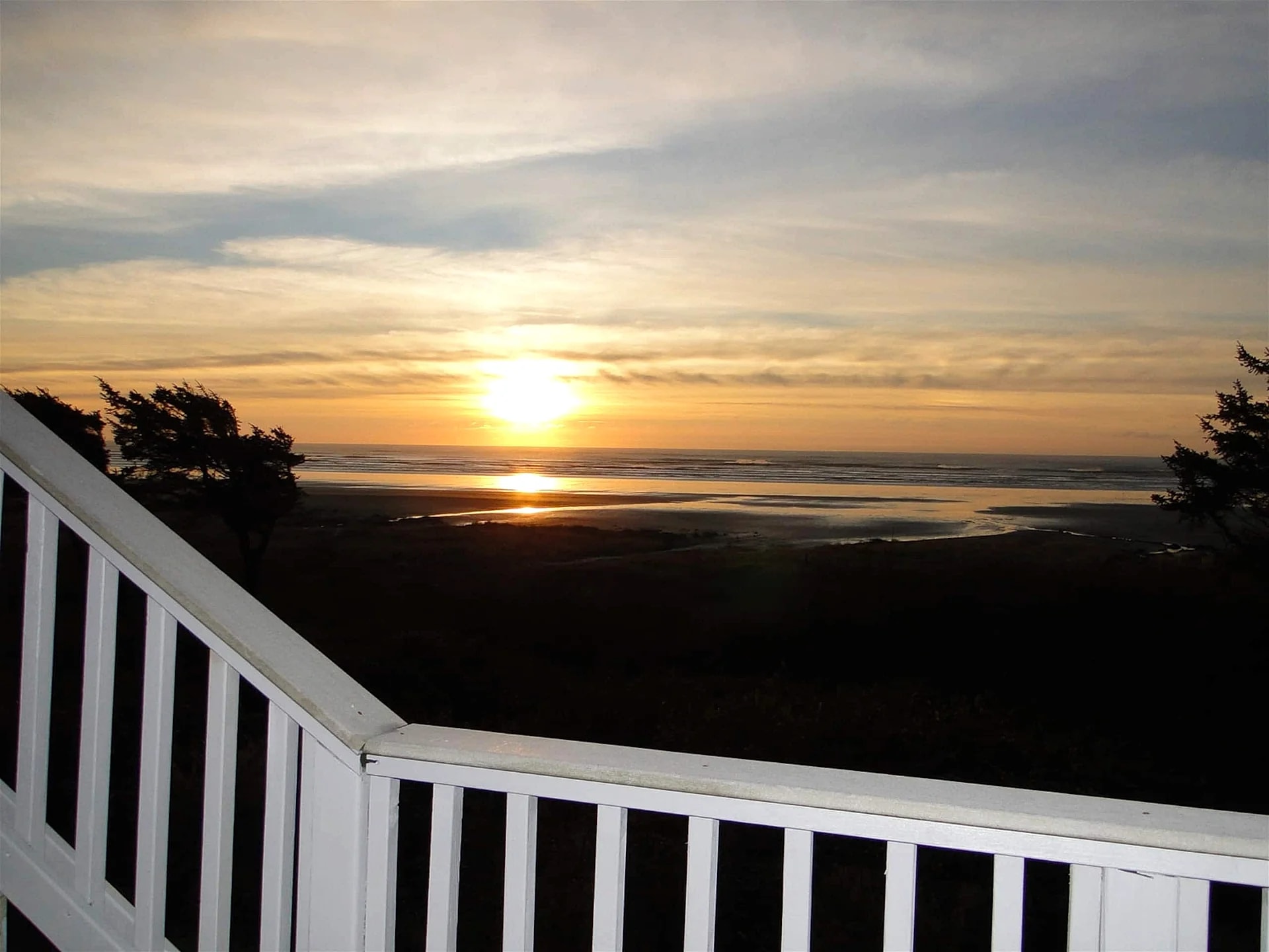 Oceanfront Retreats and Reunions, panoramic view! in Hoquiam, Washington, United States — photo 4