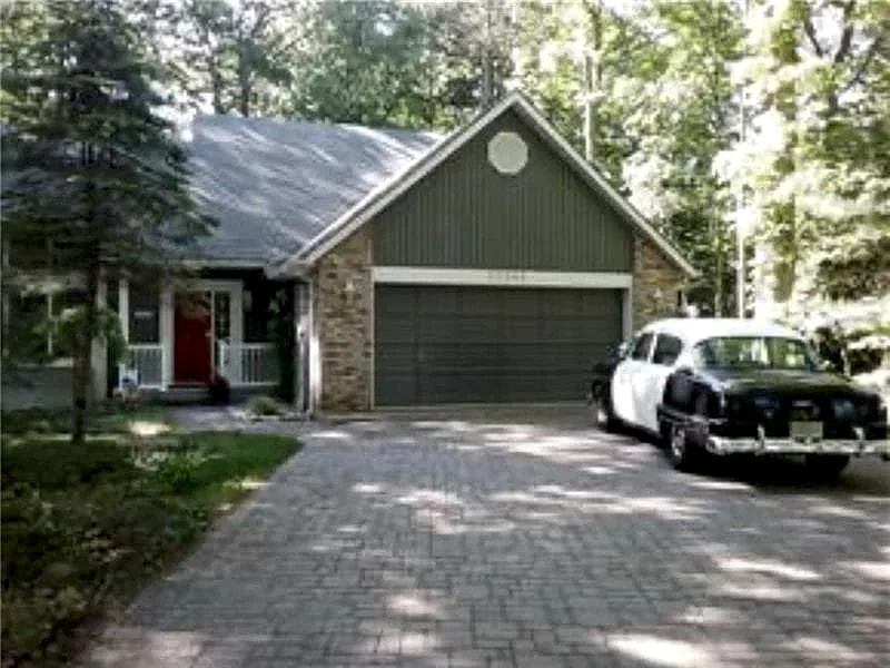 The Executive in Grand Bend, Ontario, Canada — photo 1