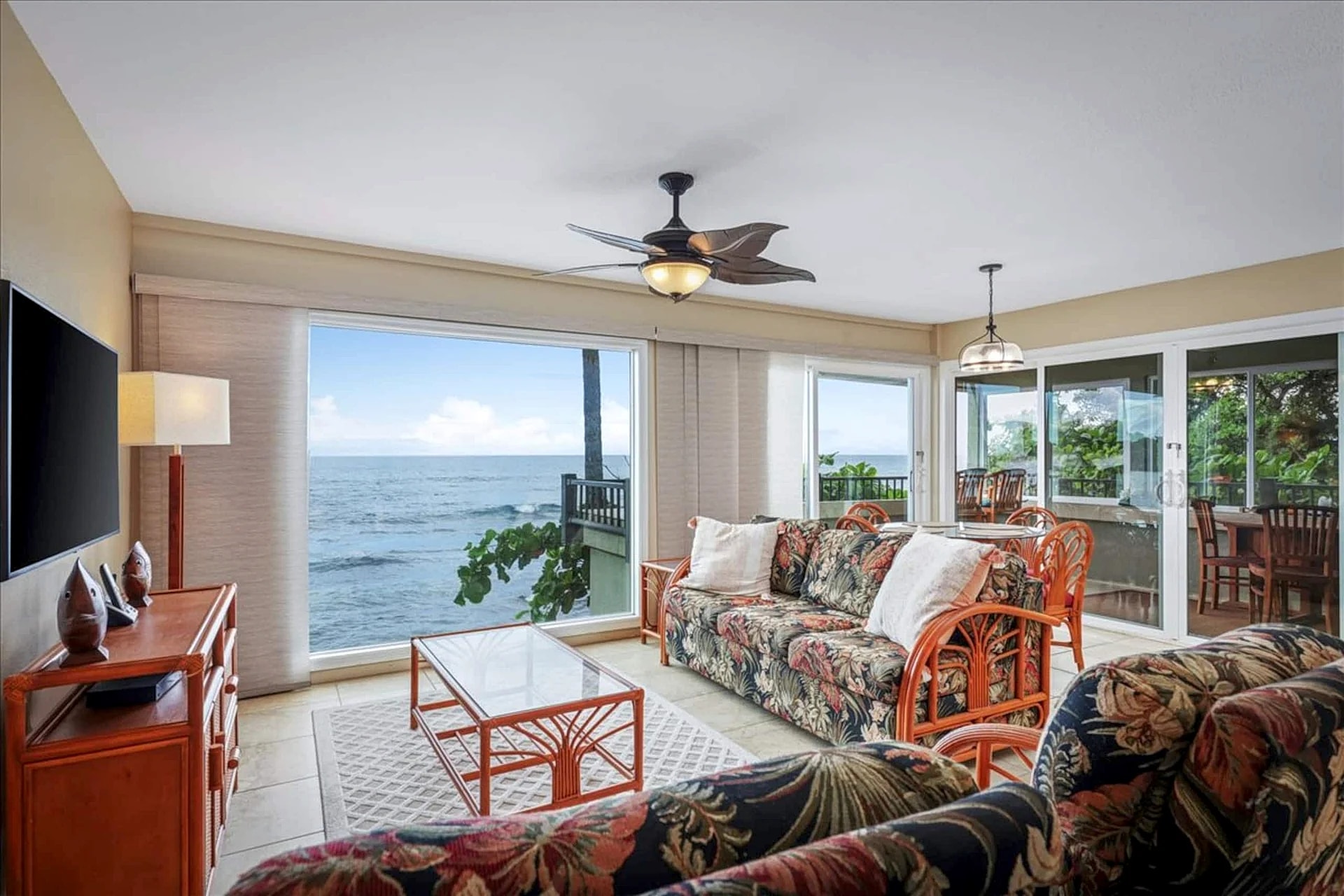 Banyan Tree 200 - Front Row Views of Kona Surf Spot!