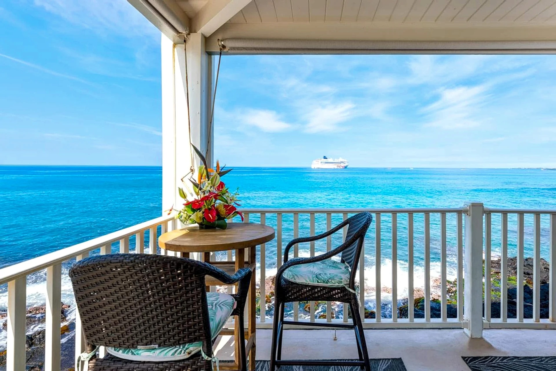 Hale Kona Kai 212 - Oceanfront with Wraparound Lanai