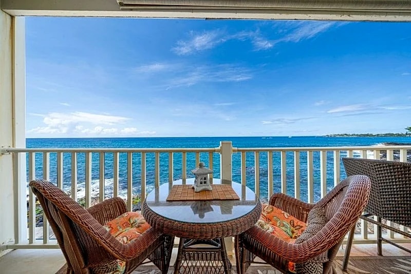 Hale Kona Kai 213 - Absolute Oceanfront Condo in Town - Big Wrap Around Lanai in North Kona, Hawaii, United States — photo 2