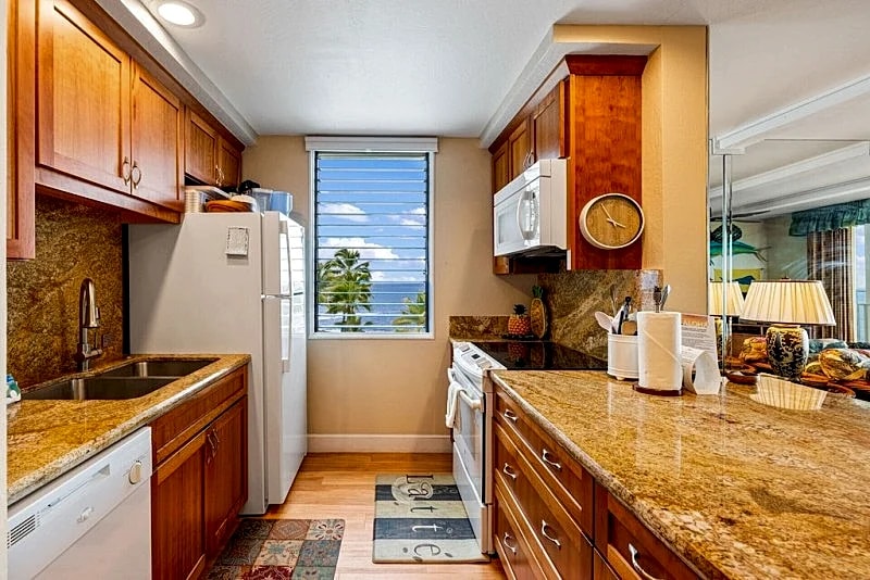 Hale Kona Kai 401 - Absolute oceanfront condo with wrap around lanai in North Kona, Hawaii, United States — photo 4