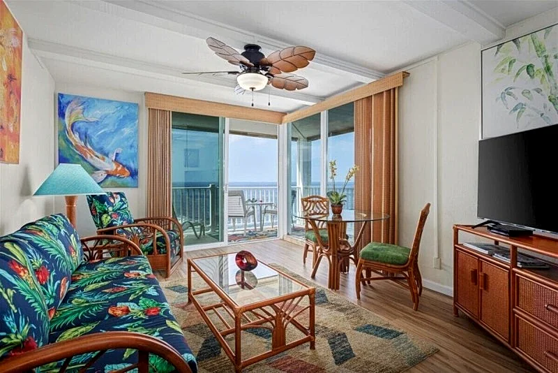 Hale Kona Kai 412 absolute oceanfront condo with wrap around lanai