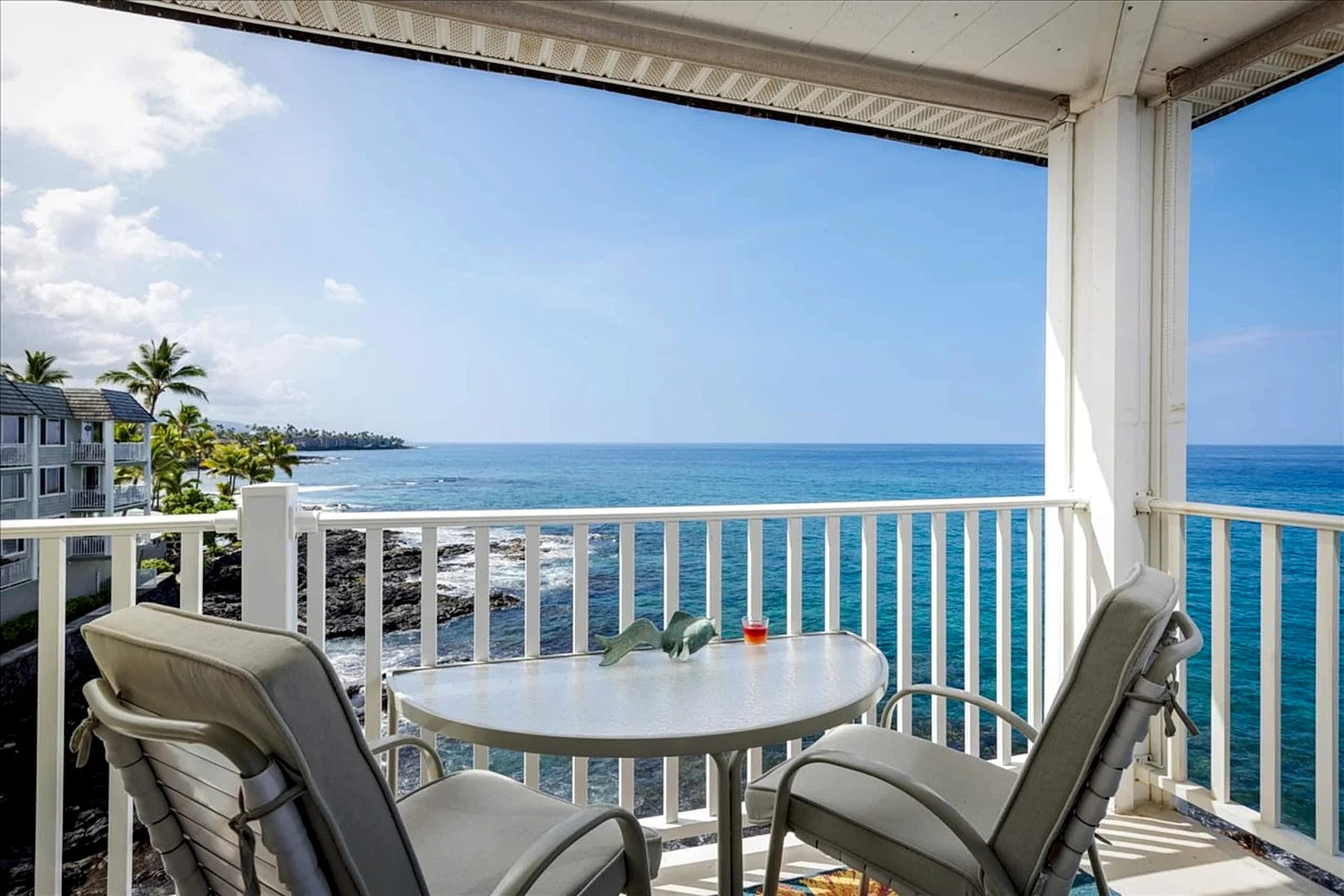 Hale Kona Kai 412 Oceanfront Condo & Wraparound Lanai