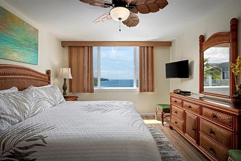 Hale Kona Kai 412 absolute oceanfront condo with wrap around lanai in North Kona, Hawaii, United States — photo 3