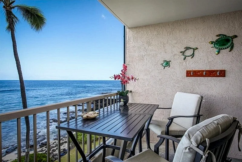 Kona Reef A-24 - True Oceanfront Condo in North Kona, Hawaii, United States — photo 2