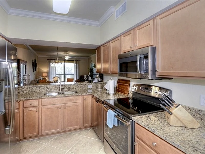 Beautifully Designed 2BR / 2BA Naples Treviso Bay Condo in Naples, Florida, United States — photo 5